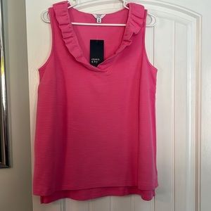 NWT size medium Crown and Ivy top